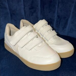 Dr Scholl’s Women’s White Sneakers with Gum Sole Size 7.5